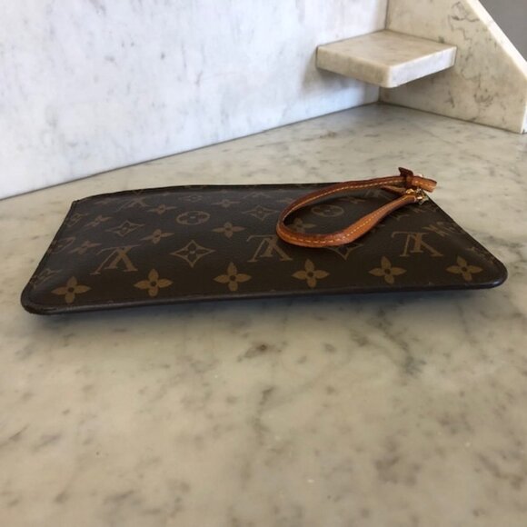 LOUIS VUITTON Pouchette Peony with Wristlet Strap 10 x 6 - Picture 8 of 17
